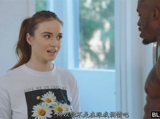 翘臀妹子在沙发上骑乘位大战男友，全程淫叫不停直到逼内射精